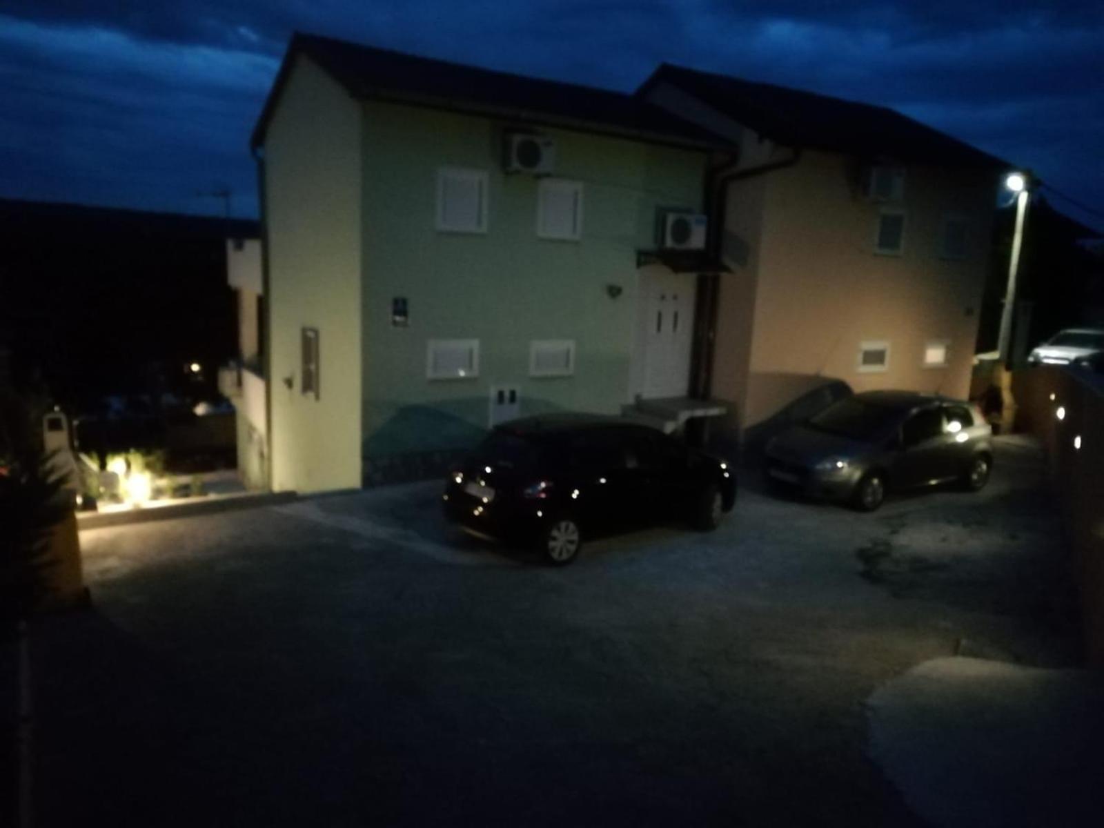 Apartmani Ana - Meka Draga オブロヴァツ エクステリア 写真